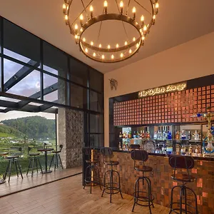 https://the-golden-ridge-hotel.kandyhotelsnow.com